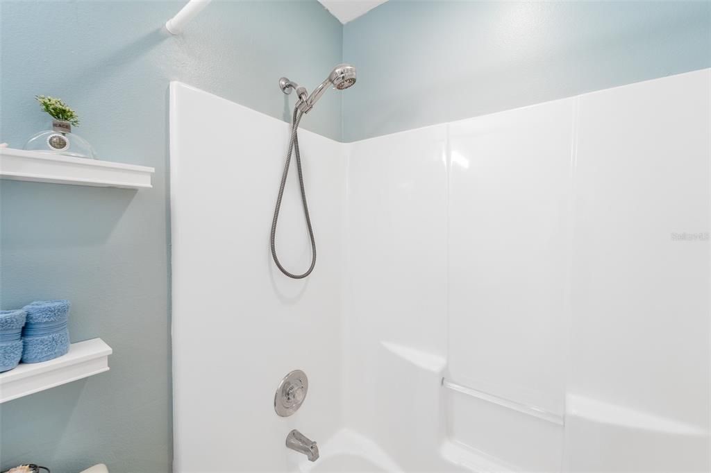 На продажу: $149,000 (2 спален, 2 ванн, 933 Квадратных фут)