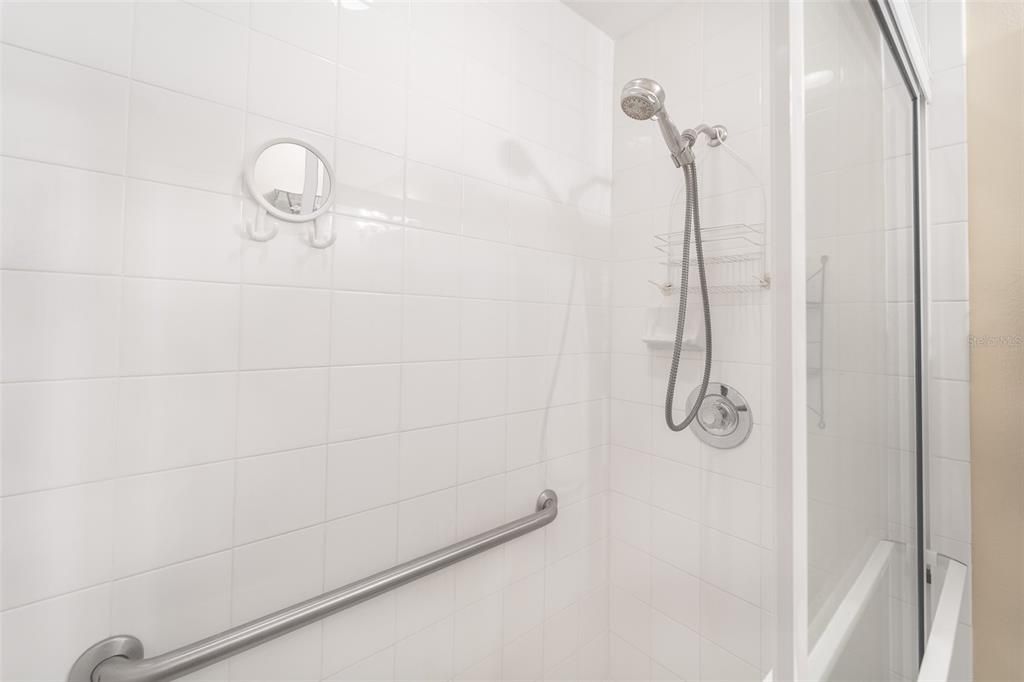 На продажу: $149,000 (2 спален, 2 ванн, 933 Квадратных фут)