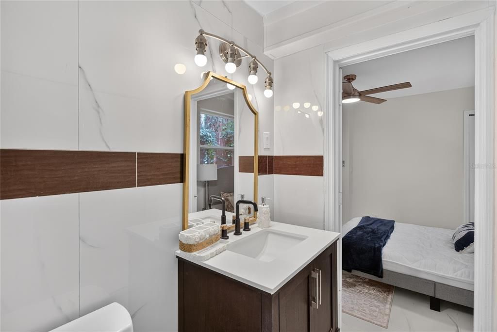На продажу: $249,900 (2 спален, 2 ванн, 952 Квадратных фут)