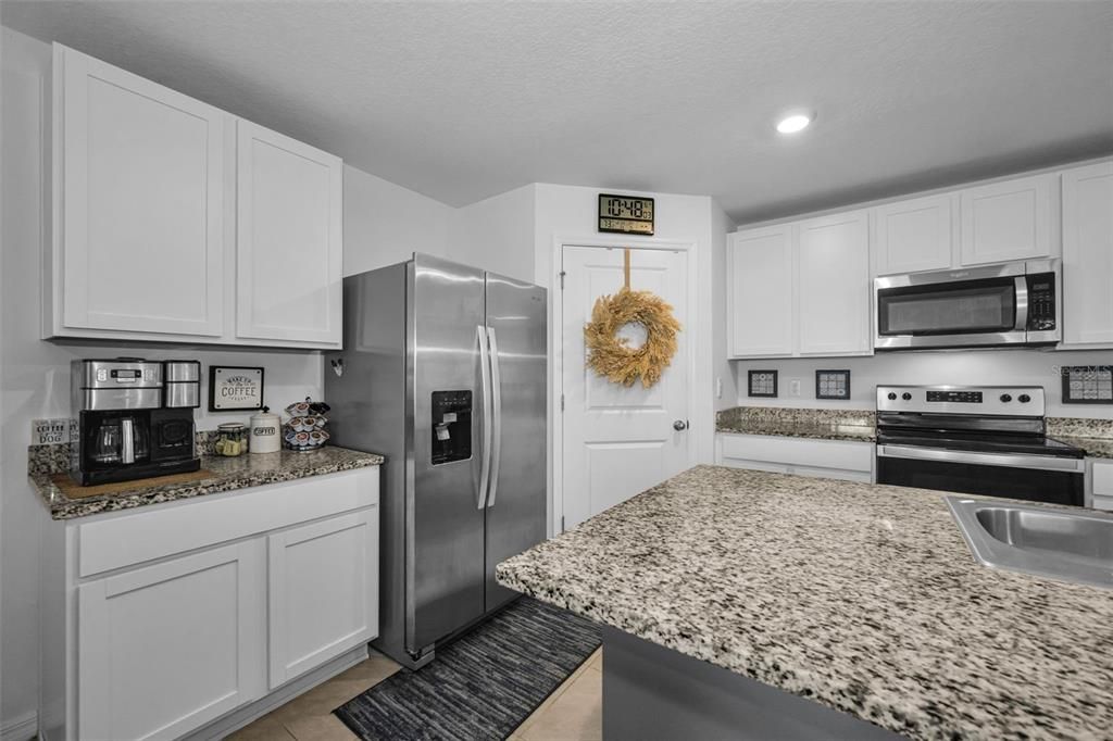 На продажу: $369,900 (4 спален, 2 ванн, 1846 Квадратных фут)