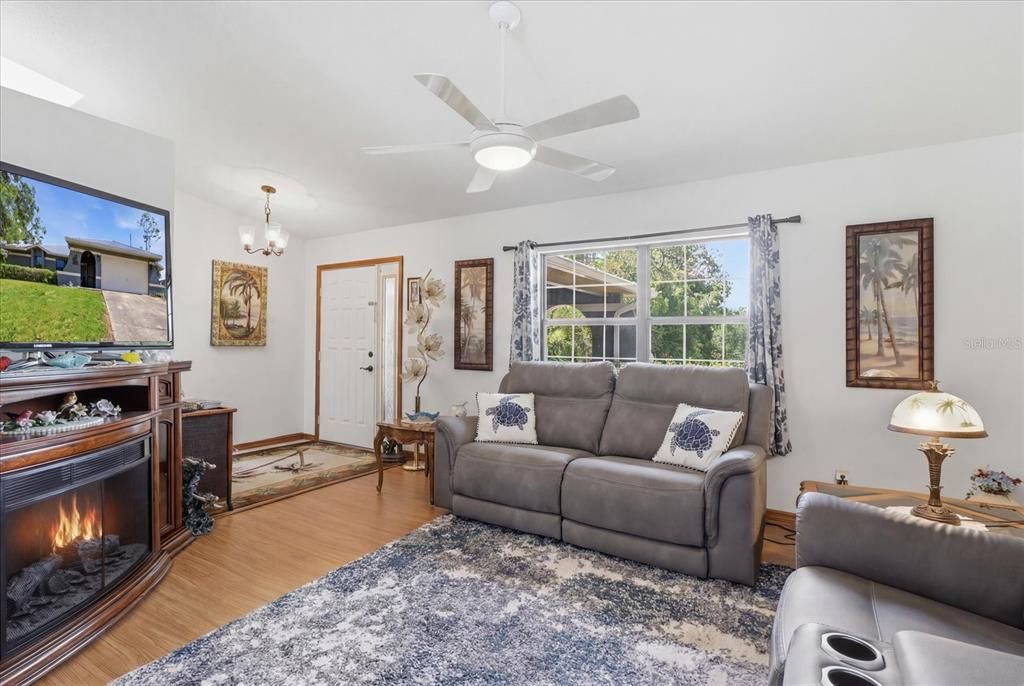 En Venta: $333,900 (3 camas, 2 baños, 1447 Pies cuadrados)