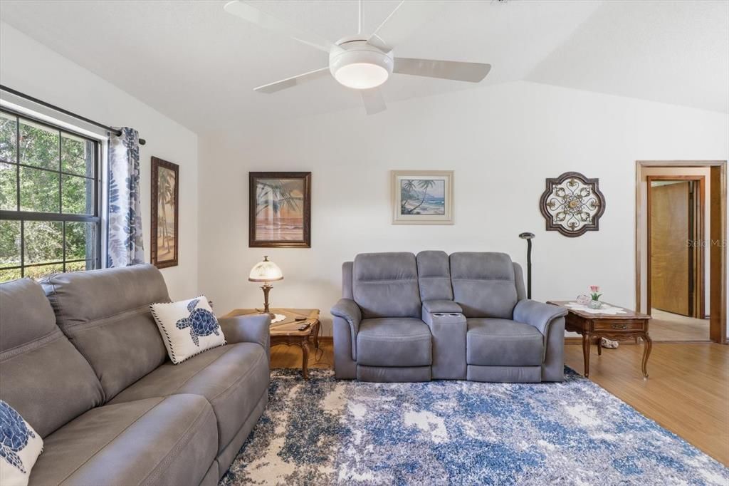 En Venta: $333,900 (3 camas, 2 baños, 1447 Pies cuadrados)