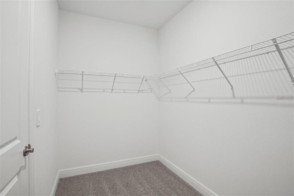 Activo con contrato: $2,950 (3 camas, 2 baños, 1788 Pies cuadrados)