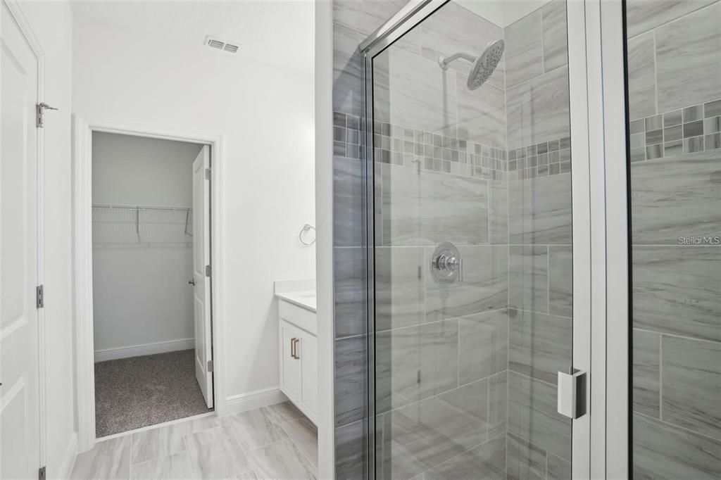 Activo con contrato: $2,950 (3 camas, 2 baños, 1788 Pies cuadrados)