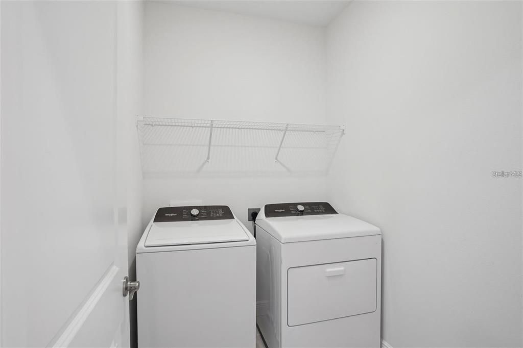 Activo con contrato: $2,950 (3 camas, 2 baños, 1788 Pies cuadrados)