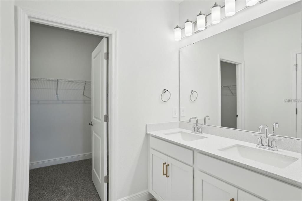 Activo con contrato: $2,950 (3 camas, 2 baños, 1788 Pies cuadrados)