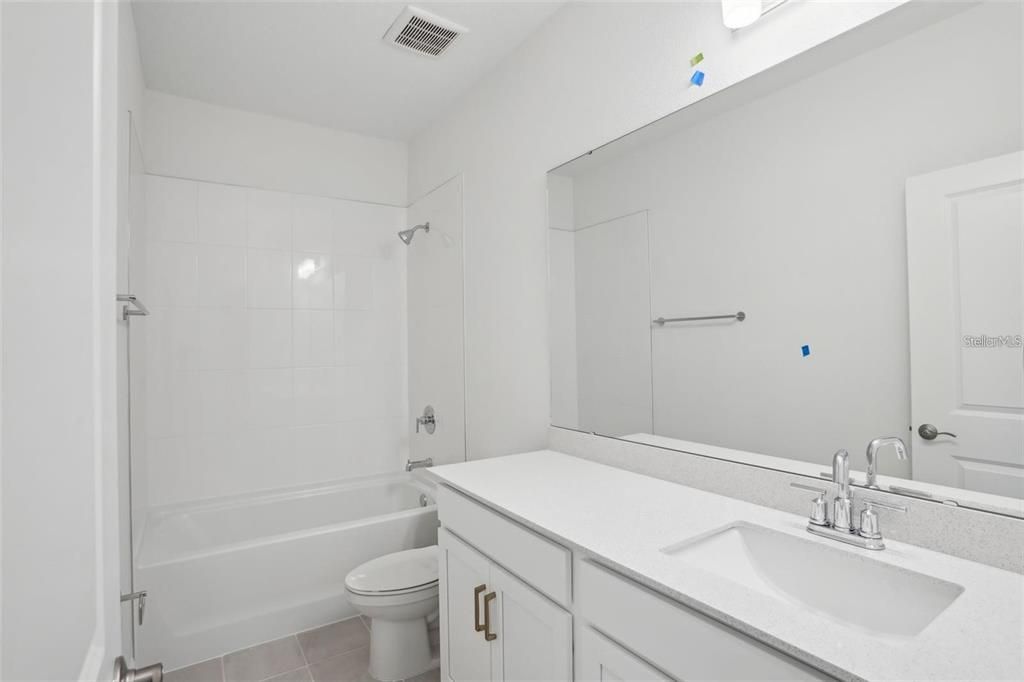 Activo con contrato: $2,950 (3 camas, 2 baños, 1788 Pies cuadrados)