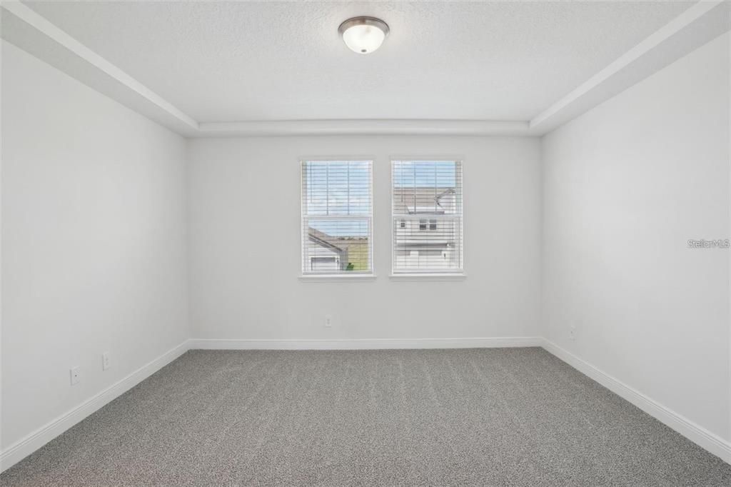 Activo con contrato: $2,950 (3 camas, 2 baños, 1788 Pies cuadrados)