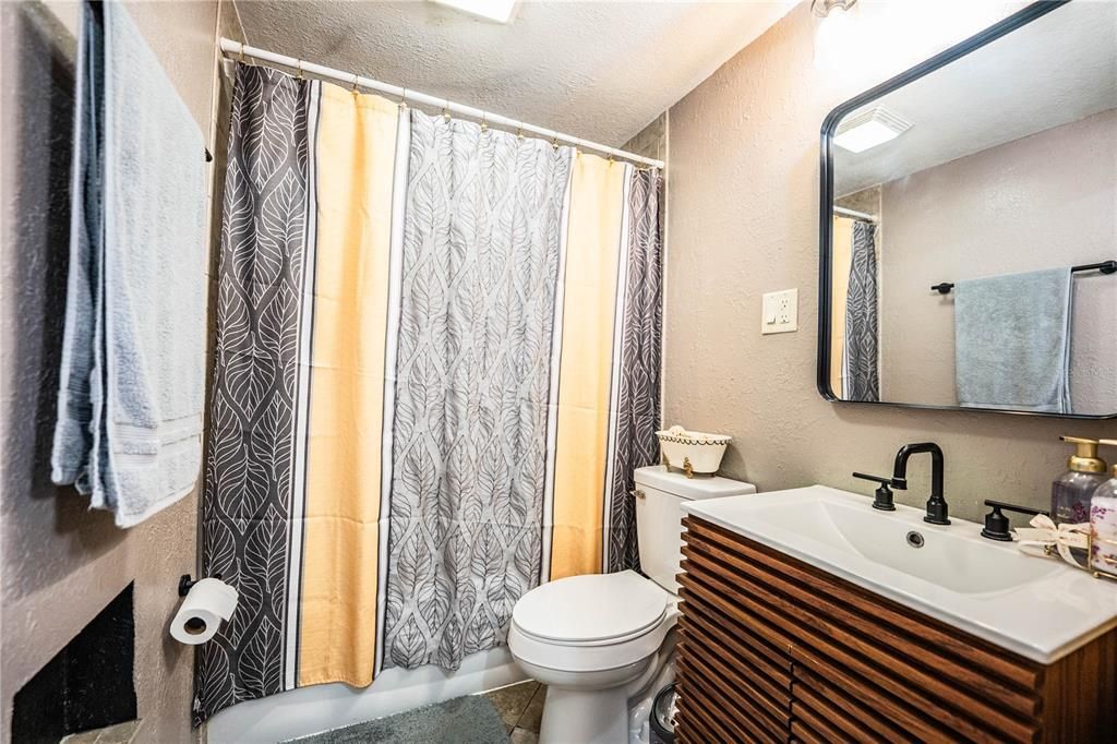 На продажу: $284,900 (3 спален, 2 ванн, 1560 Квадратных фут)