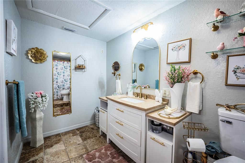 На продажу: $284,900 (3 спален, 2 ванн, 1560 Квадратных фут)