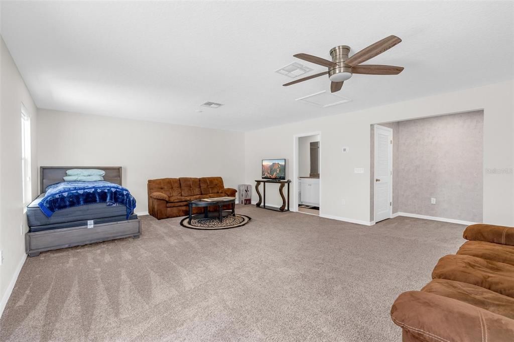 For Sale: $575,000 (4 beds, 4 baths, 2937 Square Feet)