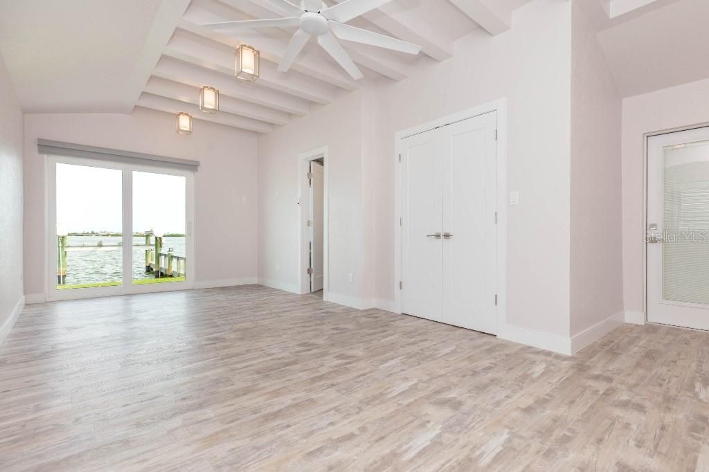 En Venta: $2,925,000 (3 camas, 3 baños, 2001 Pies cuadrados)