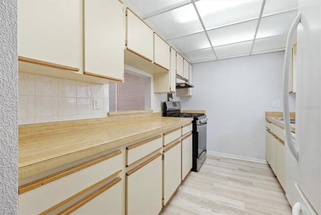 На продажу: $225,000 (2 спален, 2 ванн, 966 Квадратных фут)