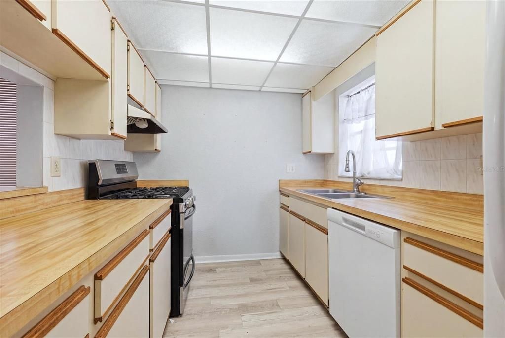 На продажу: $225,000 (2 спален, 2 ванн, 966 Квадратных фут)