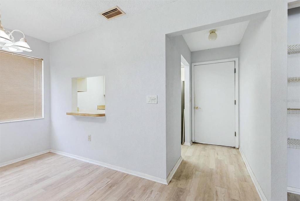 На продажу: $225,000 (2 спален, 2 ванн, 966 Квадратных фут)