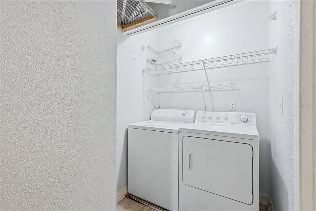 На продажу: $225,000 (2 спален, 2 ванн, 966 Квадратных фут)