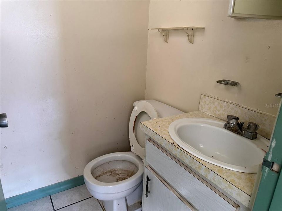 На продажу: $159,900 (2 спален, 1 ванн, 902 Квадратных фут)