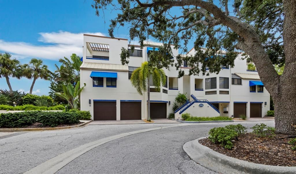For Sale: $1,195,000 (3 beds, 3 baths, 2135 Square Feet)