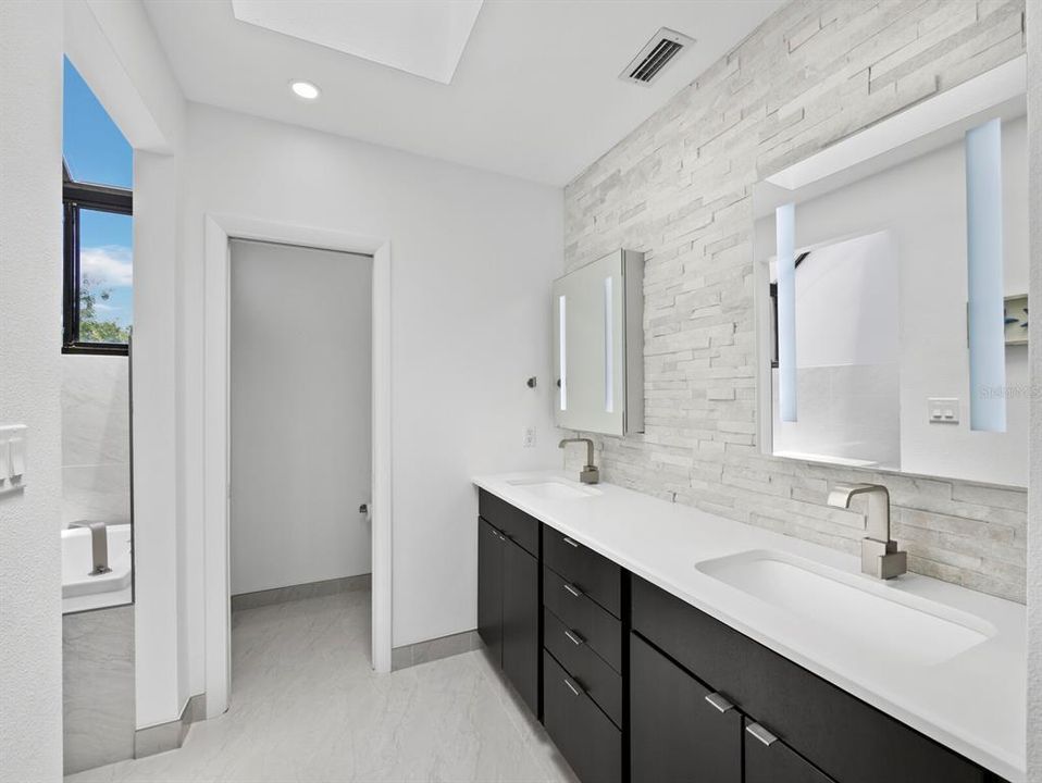 For Sale: $1,195,000 (3 beds, 3 baths, 2135 Square Feet)