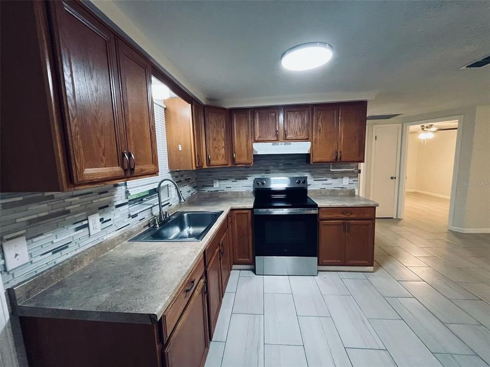 В аренду: $2,000 (3 спален, 2 ванн, 1116 Квадратных фут)