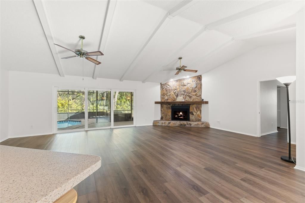 Activo con contrato: $595,000 (3 camas, 2 baños, 1796 Pies cuadrados)