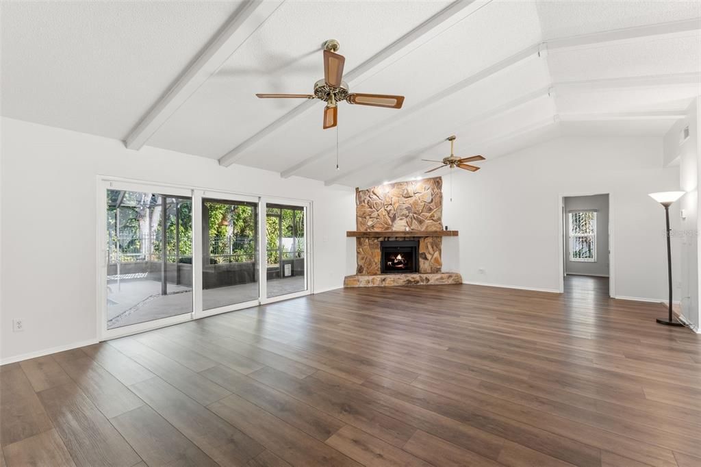 Activo con contrato: $595,000 (3 camas, 2 baños, 1796 Pies cuadrados)