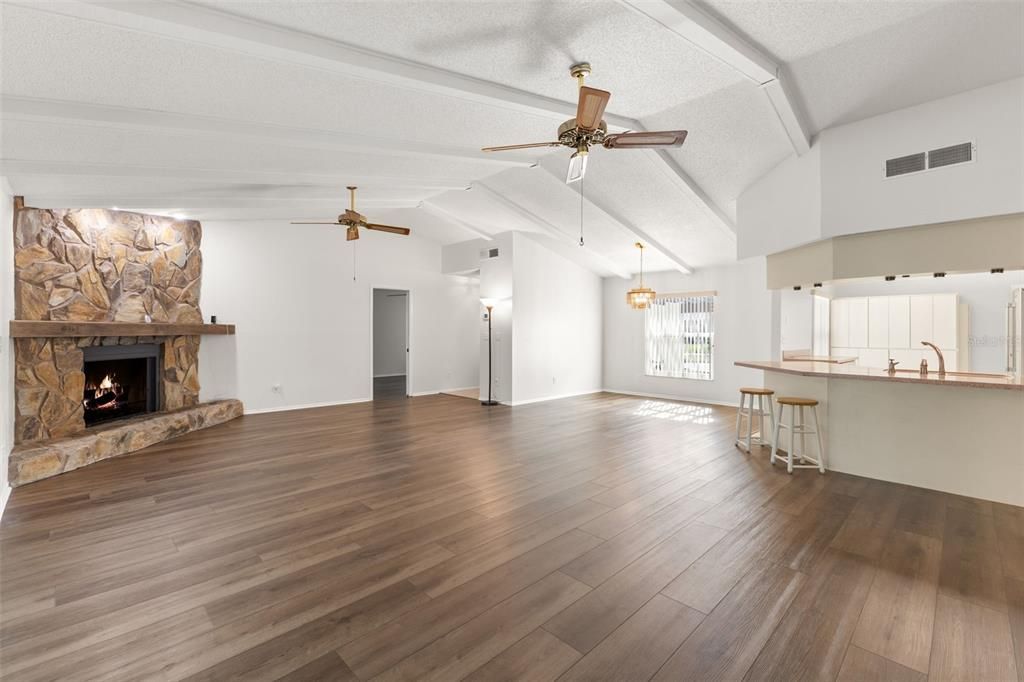 Activo con contrato: $595,000 (3 camas, 2 baños, 1796 Pies cuadrados)