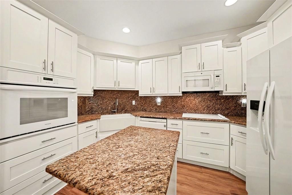 На продажу: $347,999 (3 спален, 2 ванн, 1792 Квадратных фут)