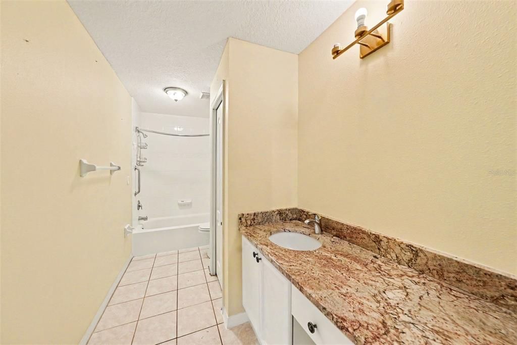 На продажу: $347,999 (3 спален, 2 ванн, 1792 Квадратных фут)