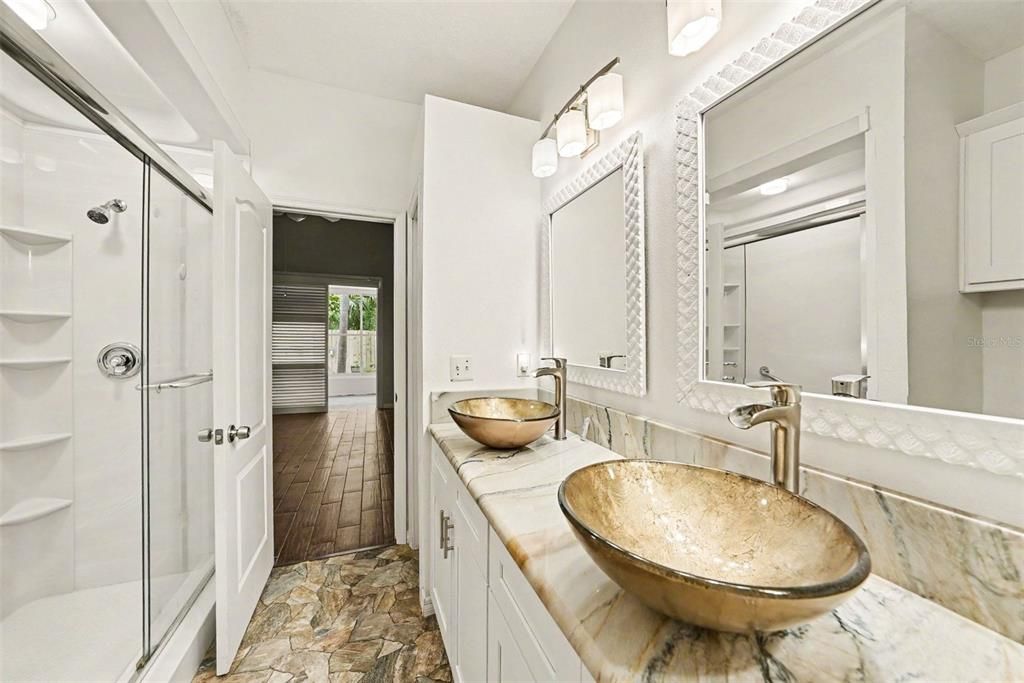 На продажу: $347,999 (3 спален, 2 ванн, 1792 Квадратных фут)