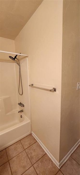 For Rent: $1,200 (2 beds, 2 baths, 874 Square Feet)