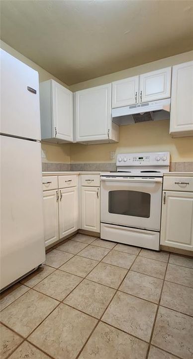 For Rent: $1,200 (2 beds, 2 baths, 874 Square Feet)