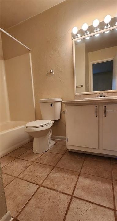 For Rent: $1,200 (2 beds, 2 baths, 874 Square Feet)