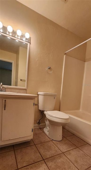 For Rent: $1,200 (2 beds, 2 baths, 874 Square Feet)