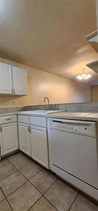 For Rent: $1,200 (2 beds, 2 baths, 874 Square Feet)