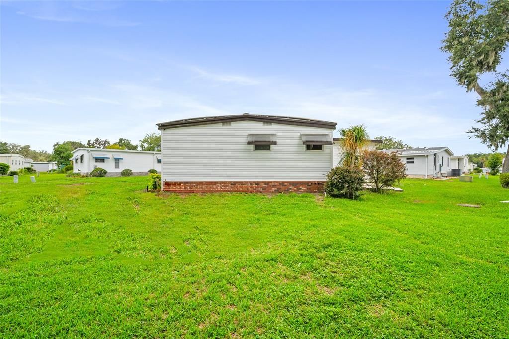 For Sale: $109,900 (2 beds, 2 baths, 1296 Square Feet)