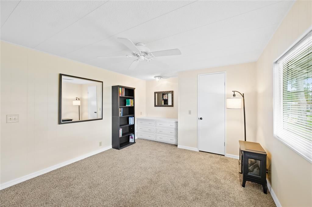 For Sale: $109,900 (2 beds, 2 baths, 1296 Square Feet)