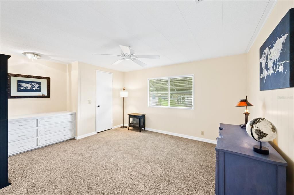 For Sale: $109,900 (2 beds, 2 baths, 1296 Square Feet)