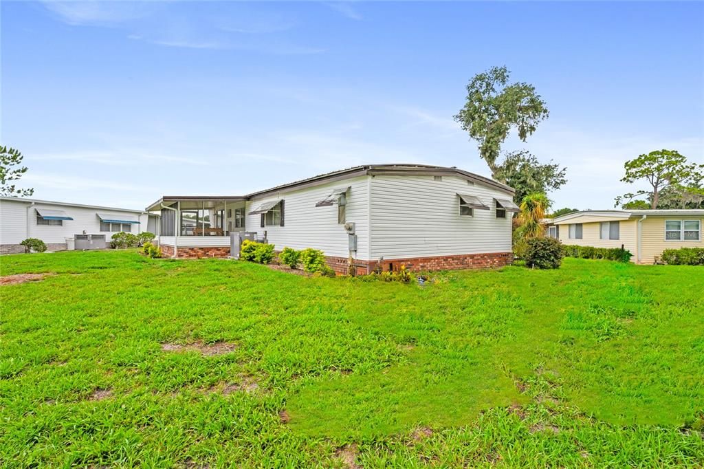 For Sale: $109,900 (2 beds, 2 baths, 1296 Square Feet)