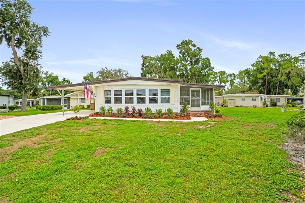 For Sale: $109,900 (2 beds, 2 baths, 1296 Square Feet)