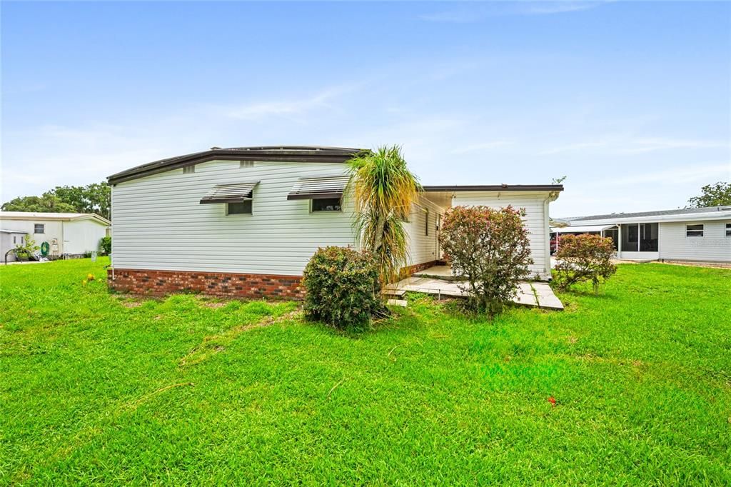 For Sale: $109,900 (2 beds, 2 baths, 1296 Square Feet)
