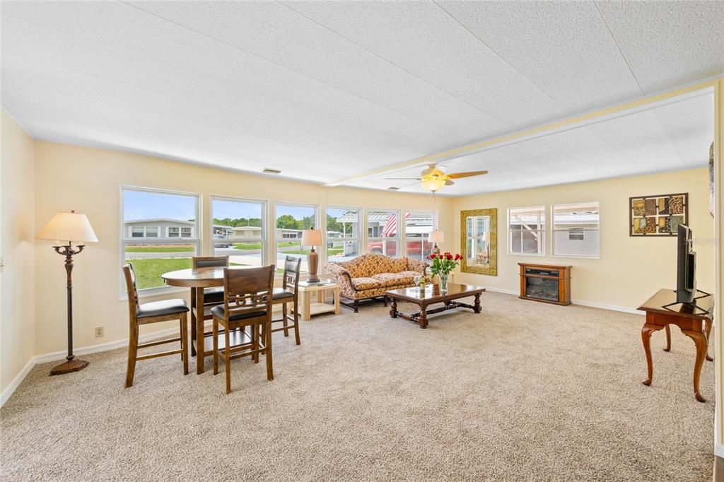 For Sale: $109,900 (2 beds, 2 baths, 1296 Square Feet)