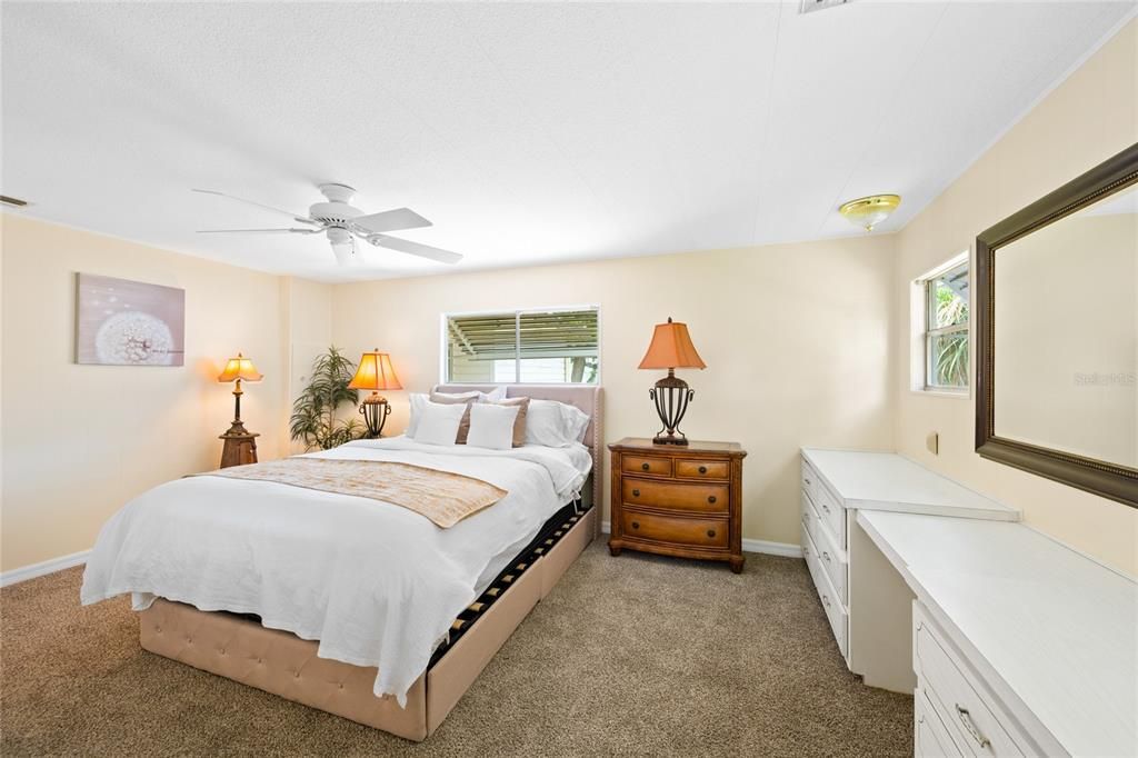 For Sale: $109,900 (2 beds, 2 baths, 1296 Square Feet)