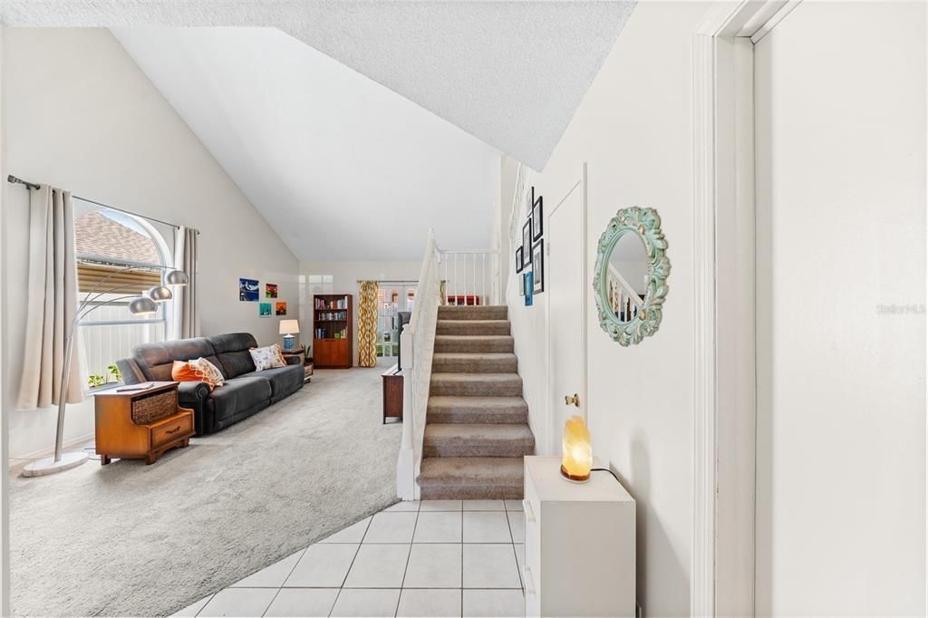 Activo con contrato: $320,000 (4 camas, 2 baños, 1701 Pies cuadrados)
