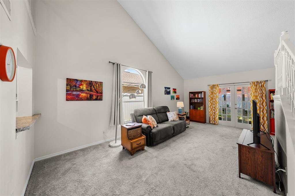 Activo con contrato: $320,000 (4 camas, 2 baños, 1701 Pies cuadrados)
