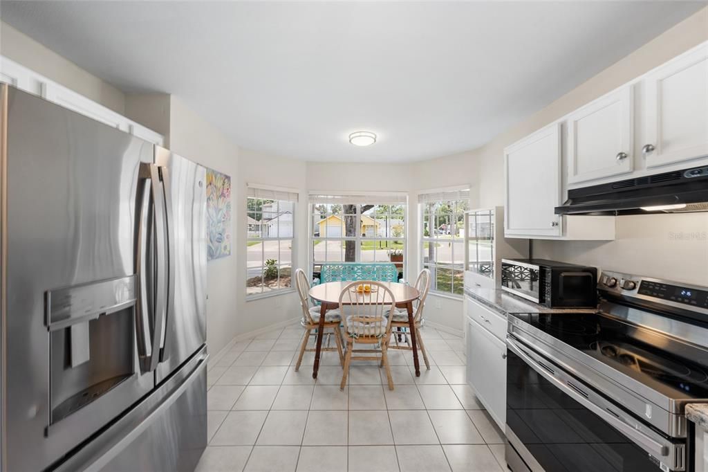 Activo con contrato: $320,000 (4 camas, 2 baños, 1701 Pies cuadrados)