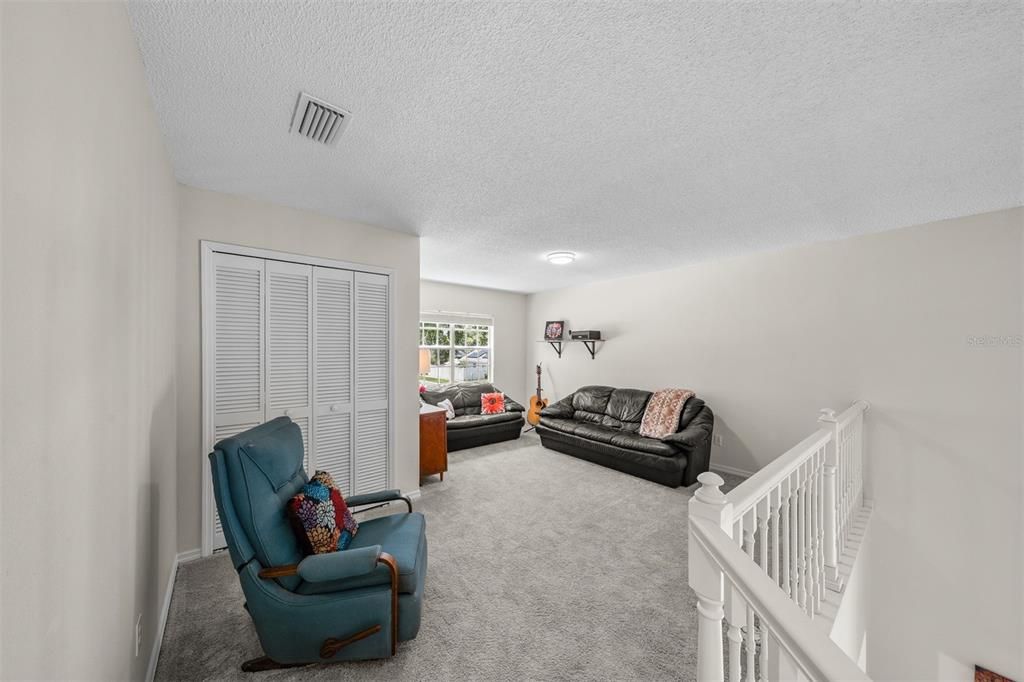 Activo con contrato: $320,000 (4 camas, 2 baños, 1701 Pies cuadrados)