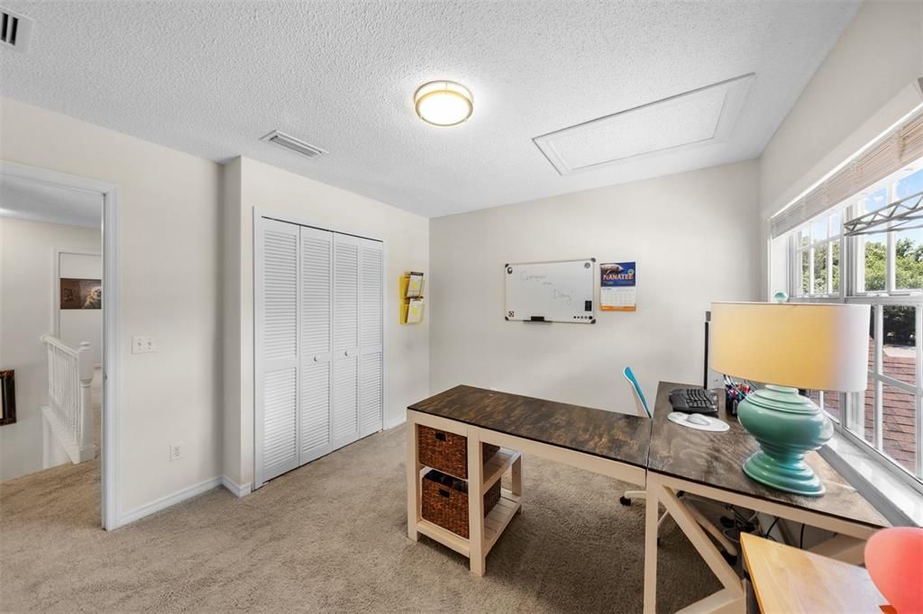 Activo con contrato: $320,000 (4 camas, 2 baños, 1701 Pies cuadrados)