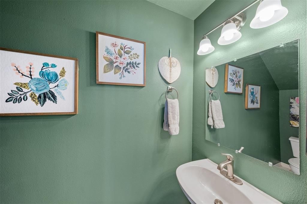 Activo con contrato: $320,000 (4 camas, 2 baños, 1701 Pies cuadrados)