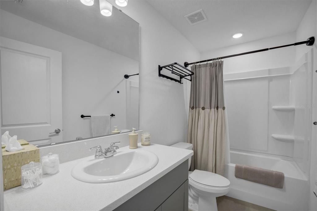 En Venta: $310,000 (3 camas, 2 baños, 1407 Pies cuadrados)